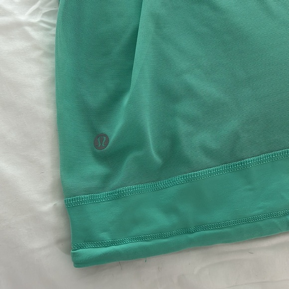 Lululemon workout top M (6-8) - Picture 3 of 5